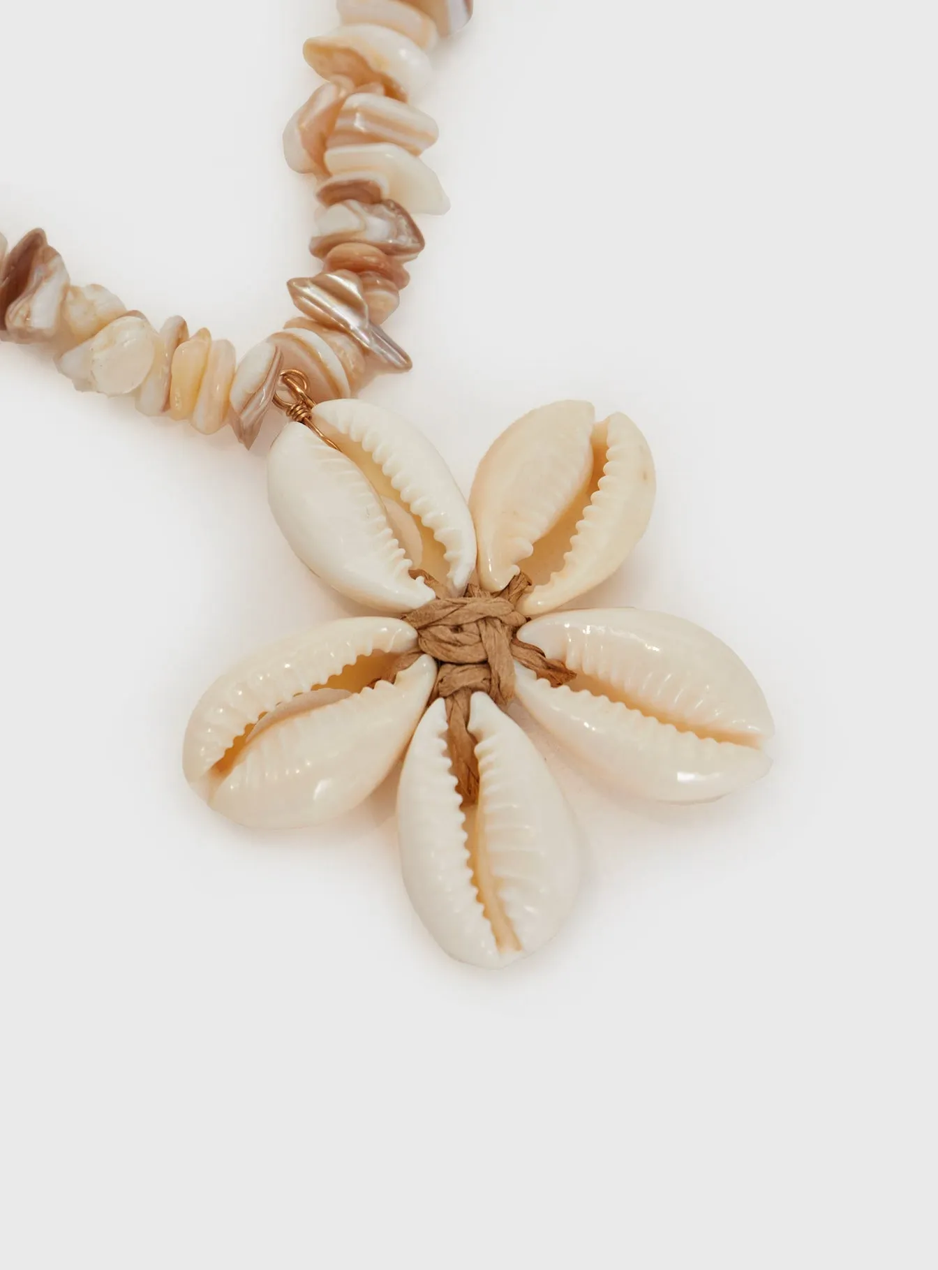 Keeping Cool Necklace Beige